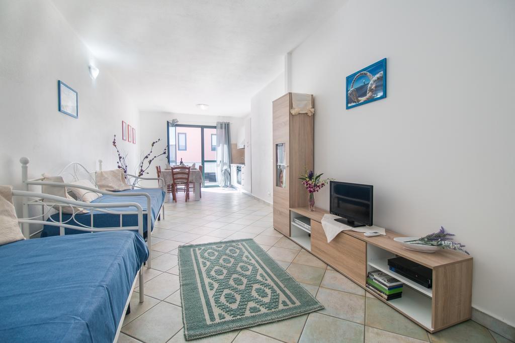 Residenza Maria Antonia - Private Apartment Orosei Exteriör bild