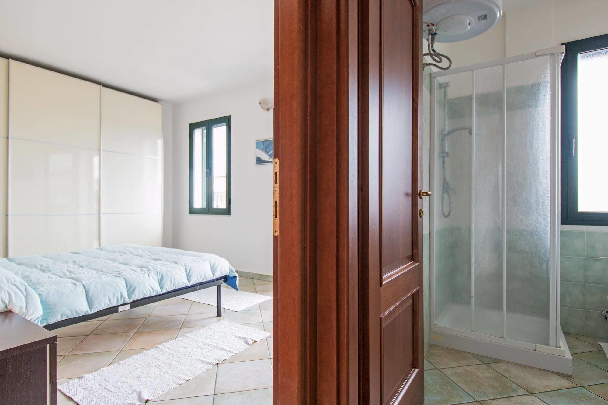 Residenza Maria Antonia - Private Apartment Orosei Exteriör bild